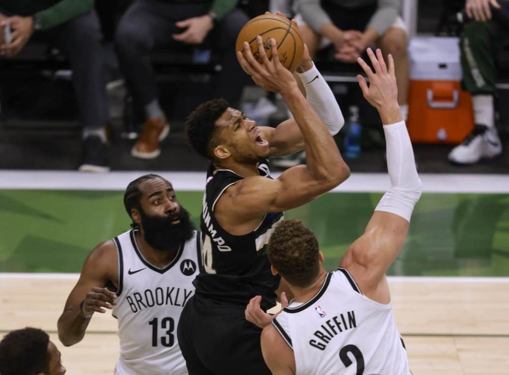  雄鹿遭鹈鹕爆冷终结七连胜  